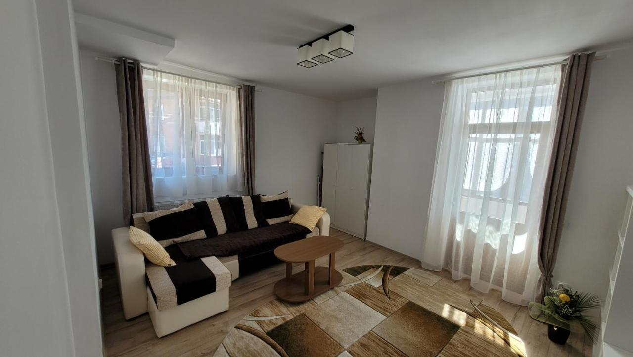 Andy Apartament Petroşani المظهر الخارجي الصورة