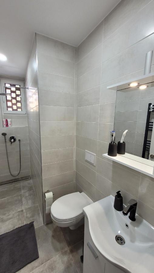 Andy Apartament Petroşani المظهر الخارجي الصورة